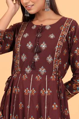 KAAJH Maroon Gold Printed Anarkali Kurta 5