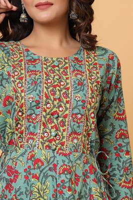 KAAJH Green Floral Printed Anarkali Kurta 5