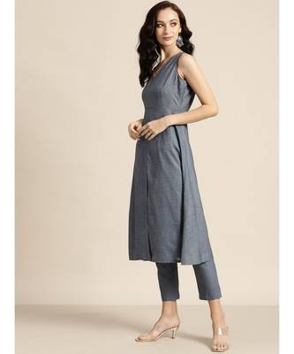 Blue Kurta and Pants With Floral Chiffon Dupatta 2