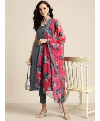 Blue Kurta and Pants With Floral Chiffon Dupatta 4