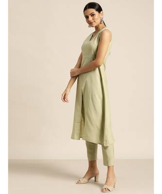 Green Kurta and Pants With Floral Chiffon Dupatta 2