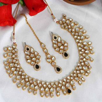 Black necklace-sets 1