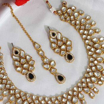 Black necklace-sets 2