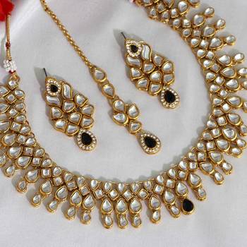 Black necklace-sets 3