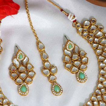 Green necklace-sets 2