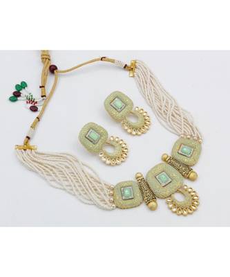 Necklace with Pair of Earrings 1