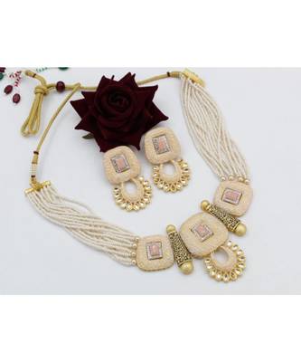 Necklace with Pair of Earrings 1