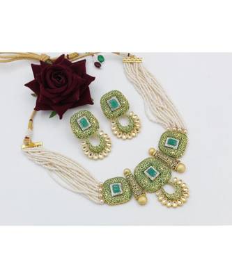 Necklace with Pair of Earrings 1