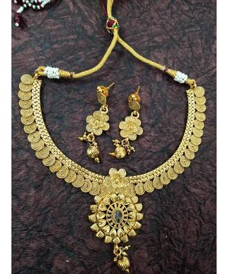 Necklace with Pair of Earrings 1