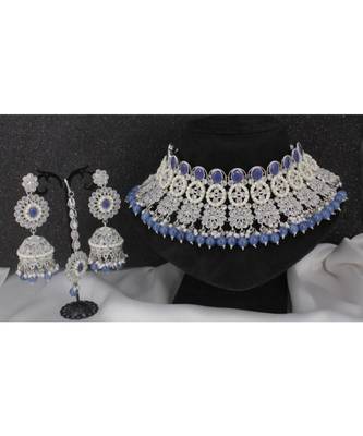 Necklace with Pair of Earrings with Mangtika 1