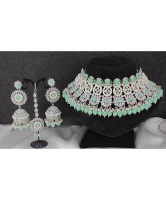 Necklace with Pair of Earrings with Mangtika 1