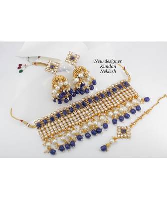 Necklace with Pair of Earrings with Mangtika 1