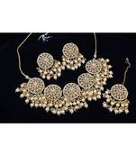 Necklace with Pair of Earrings with Mangtika