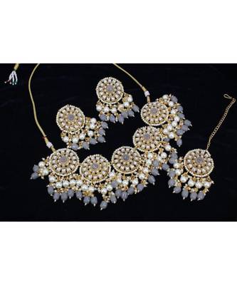 Necklace with Pair of Earrings with Mangtika 1