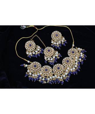 Necklace with Pair of Earrings with Mangtika 1