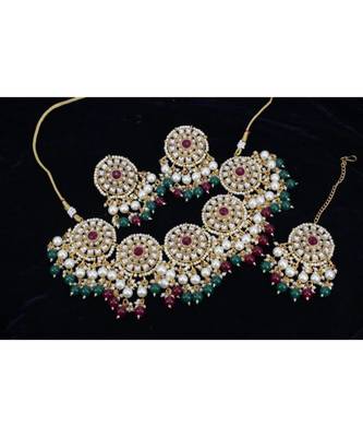 Necklace with Pair of Earrings with Mangtika 1