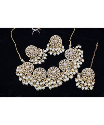 Necklace with Pair of Earrings with Mangtika 1