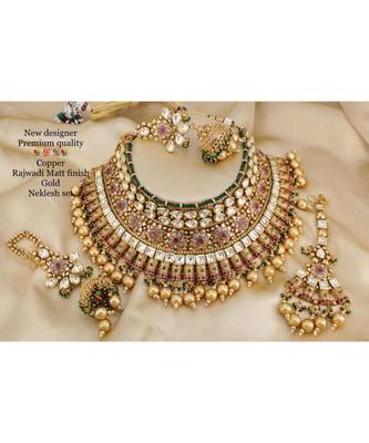 Necklace with Pair of Earrings with Mangtika 1