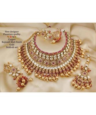 Necklace with Pair of Earrings with Mangtika 1
