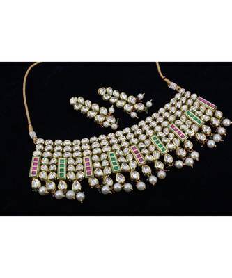 Necklace with Pair of Earrings 1