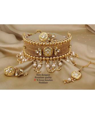 Necklace with Pair of Earrings with Mangtika 1