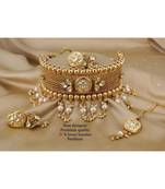 Necklace with Pair of Earrings with Mangtika