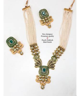 Necklace with Pair of Earrings 1