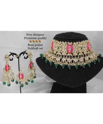 Necklace with Pair of Earrings with Mangtika 1
