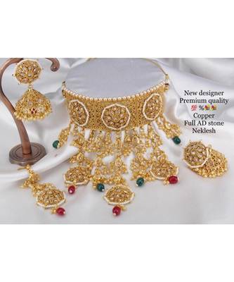 Necklace with Pair of Earrings with Mangtika 1