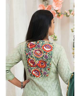 Green Vintage embroidered Kurta with trouser & dupatta 3