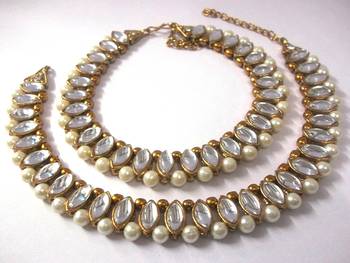 Golden Oval Shape Kundan Pearl Anklet 1