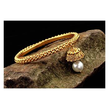 Gold bangles-and-bracelets 3