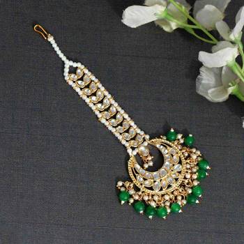 Green maang-tikka 1