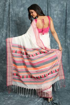 White Pure cotton Handloom Saree with thread worked border and pallu 3