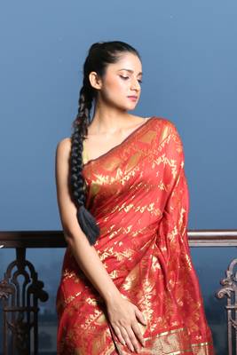 Maroon jamdani saree with all over golden zari work 2