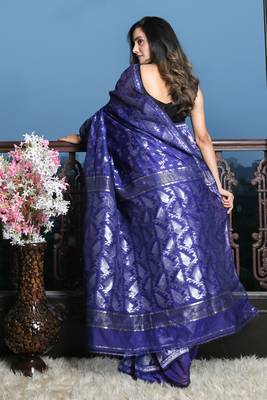 Blue Jamdani Saree With All Over Silver Zari Work Without Blouse 4