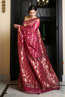Magenta jamdani saree with all over golden zari work 3