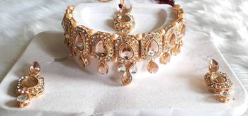  Gold Crystal Oval Shape Stone  Choker Necklace with Stud Earrings Jewellery Set for Women 1