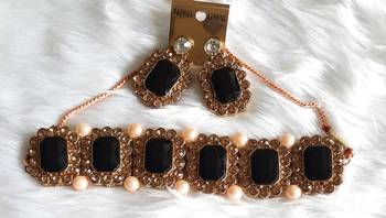 Crystal Shine Black Stones Studded Contemporary With pearls Necklace Set For Women 1