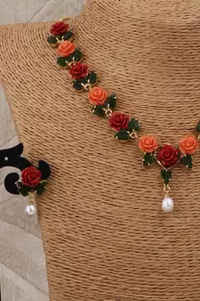 Multicolor Flolar and White Pearl Alloy Necklace Set