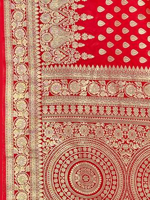 Red Woven Silk Blend Saree With Blouse 4