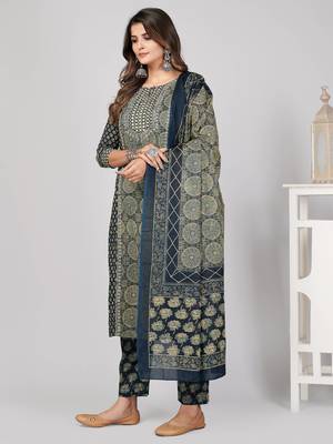 Vbuyz Women's Black Embroidered Cotton Straight Stitched Kurta Pant With Dupatta 5