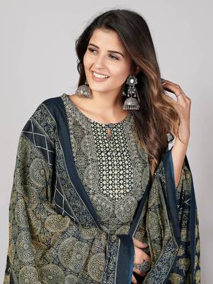 Vbuyz Women's Black Embroidered Cotton Straight Stitched Kurta Pant With Dupatta 6