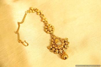 Yellow Gold Maang-Tikka 1