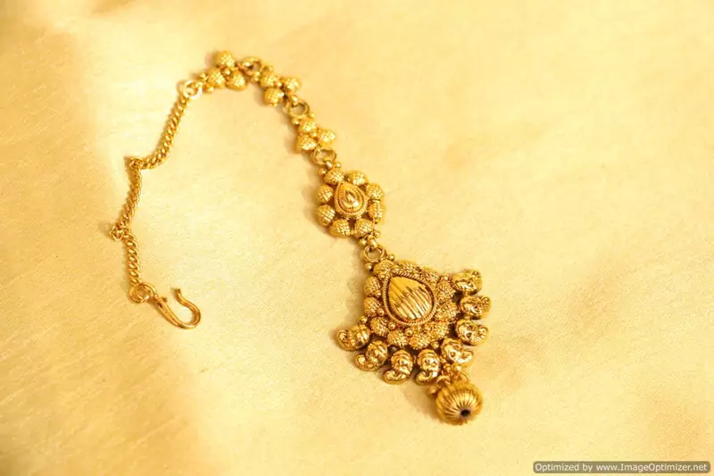 Yellow Gold Maang-Tikka