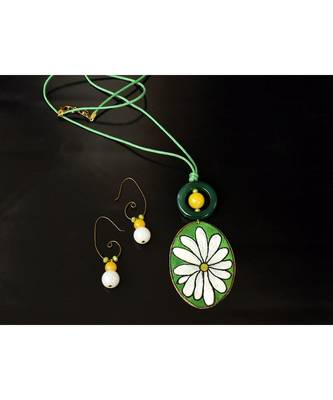 Multicolor metallic Brass   Necklace   pair of earrings & free gift 1