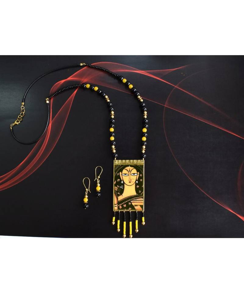 Multicolor metallic Brass   Necklace   pair of earrings & free gift