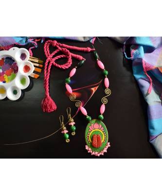 Multicolor metallic Brass   Necklace   pair of earrings & free gift 1