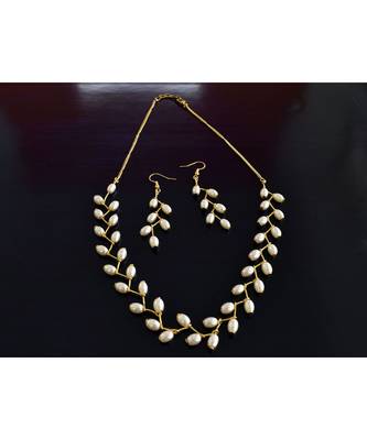 White pearl Brass   Necklace   pair of earrings & free gift 1