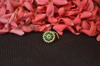 Green Sizzling Graceful Designer Nosepins Gold Diamond nose ring or Nose Pin 1